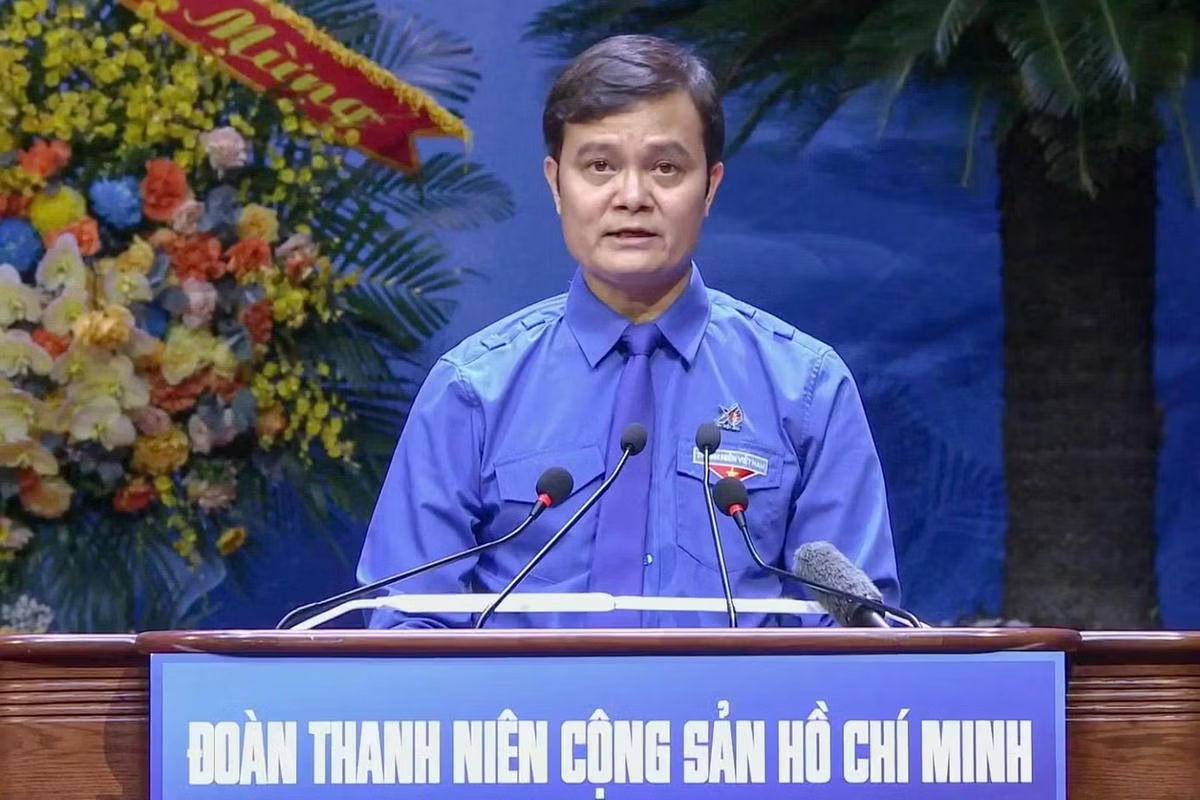 Ông Bùi Quang Huy, Ủy viên Ban Chấp hành Trung ương Đảng, Phó Chủ tịch Ủy ban Trung ương MTTQ Việt Nam, Bí thư thứ nhất Ban Chấp hành Trung ương Đoàn phát biểu khai mạc phiên trọng thể. Ảnh: PV