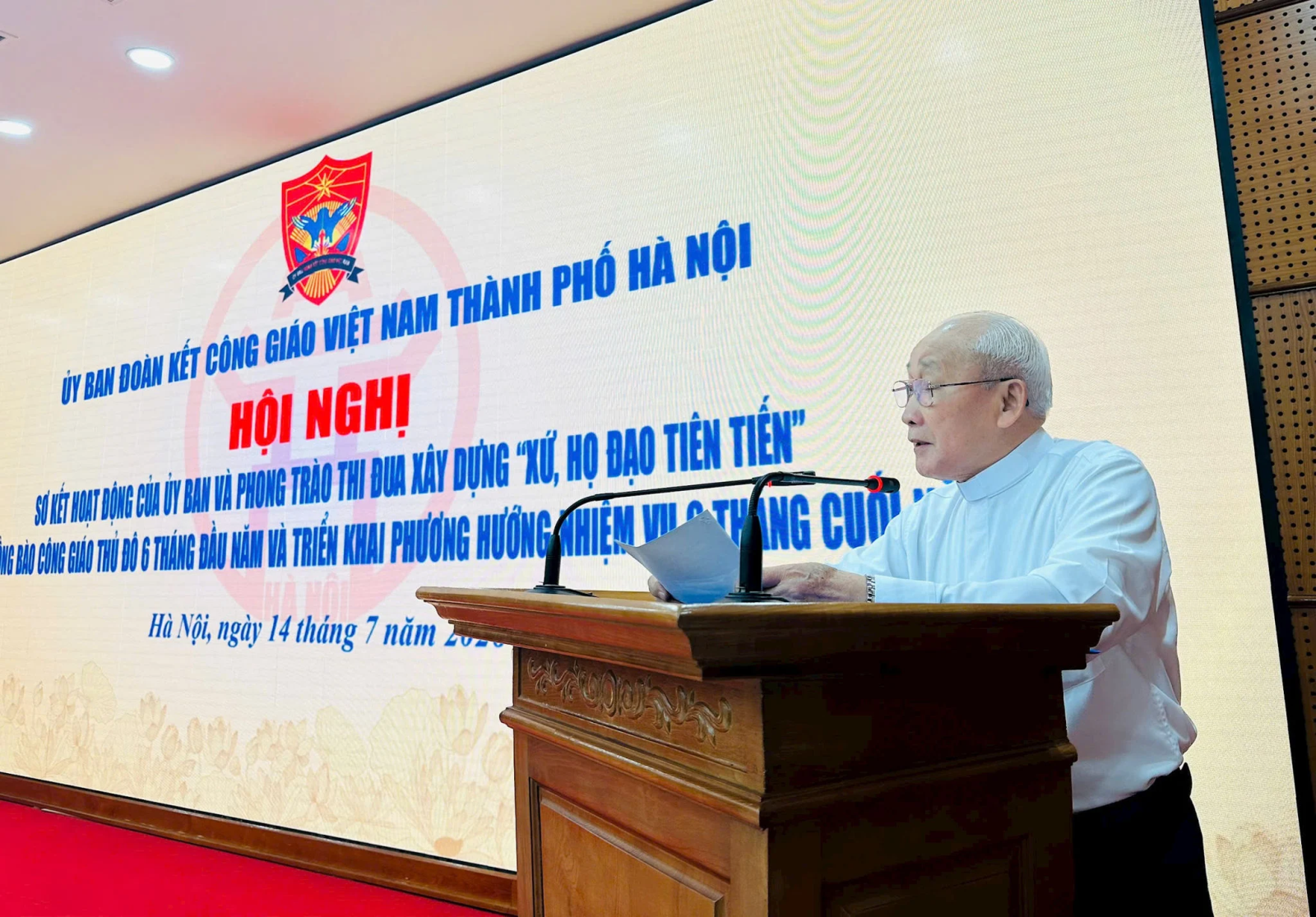 Linh mục Antôn Maria Dương Phú Oanh phát biểu. Ảnh: Bảo Lâm