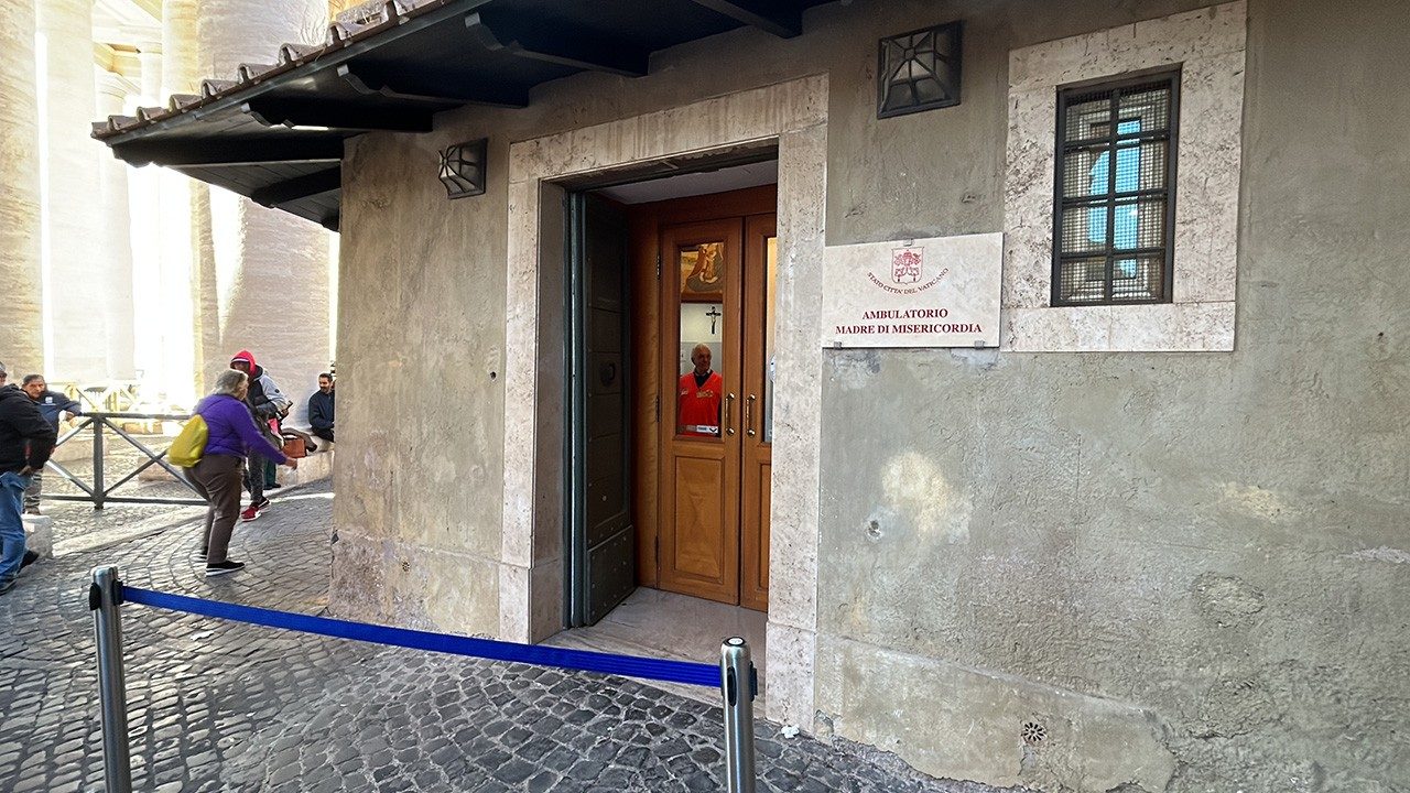 Phòng khám bệnh miễn phí của Vatican dành cho người nghèo 