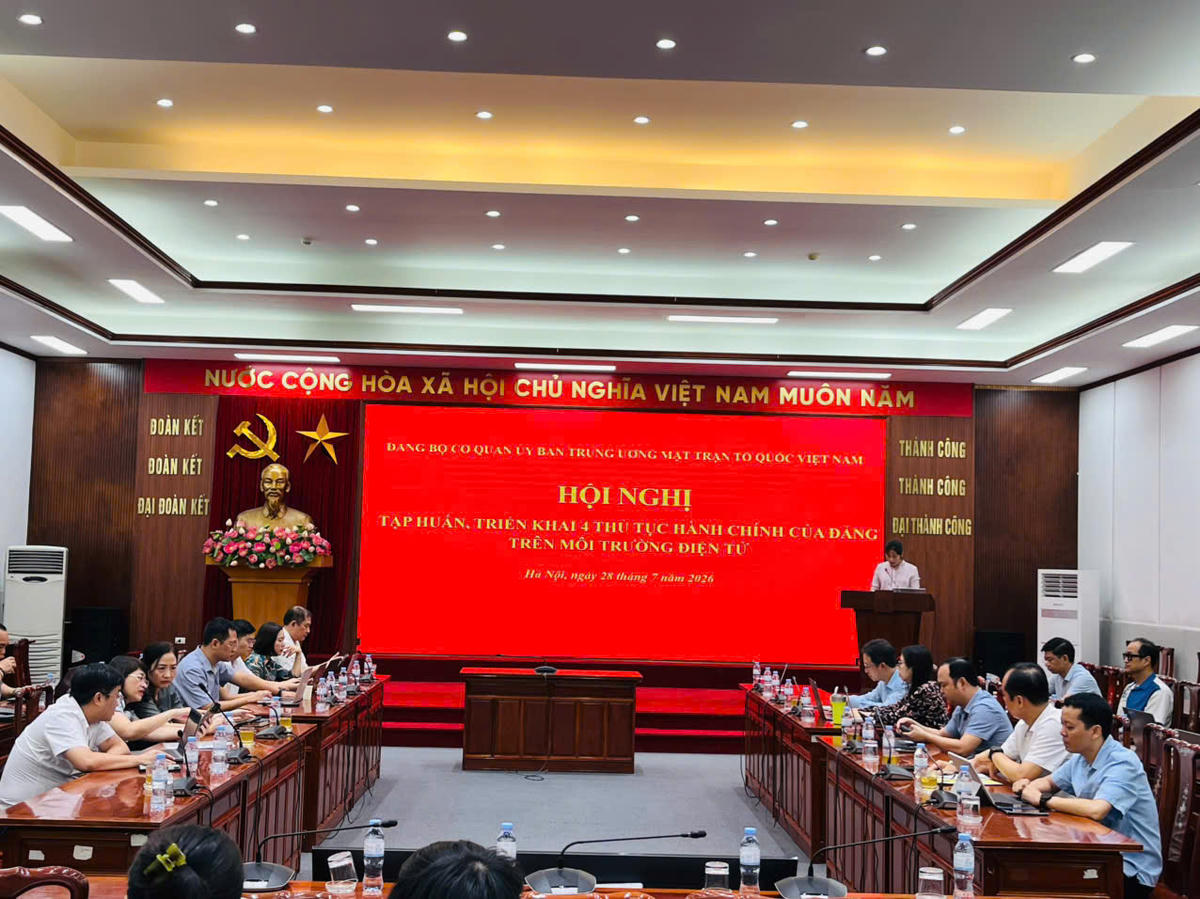 Quang cảnh buổi tập huấn