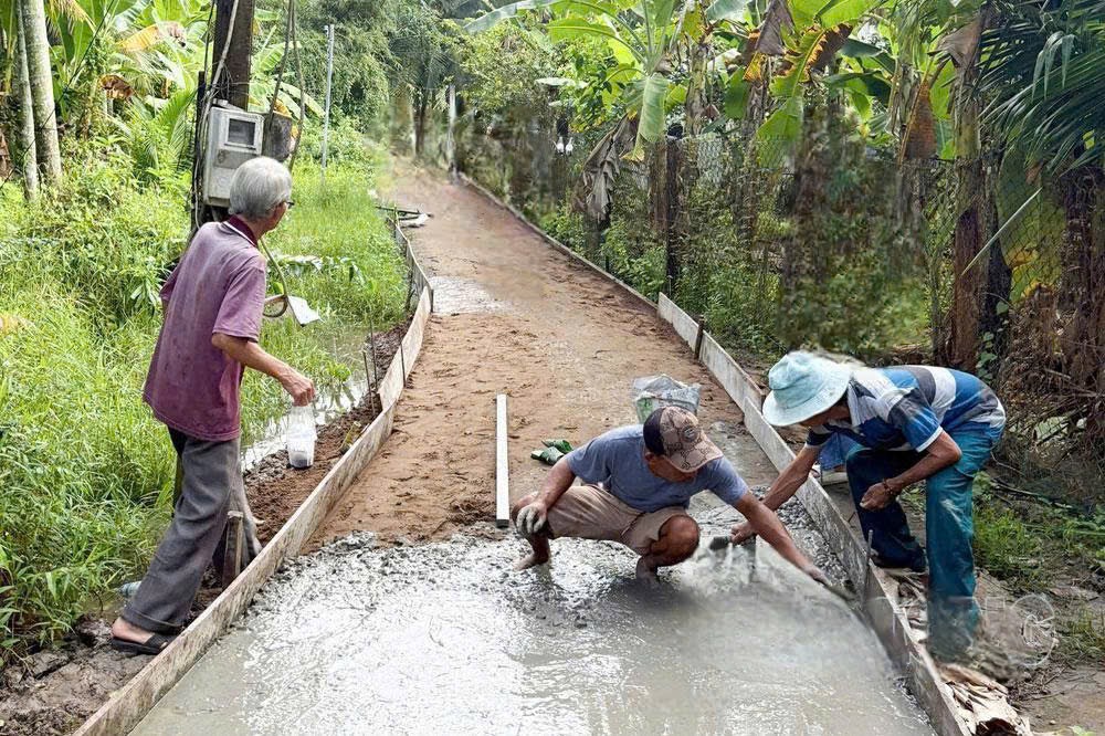 làm đường giao thông tại địa bàn đồng đồng bào dân tộc thiểu số thuộc tỉnh Vĩnh Long